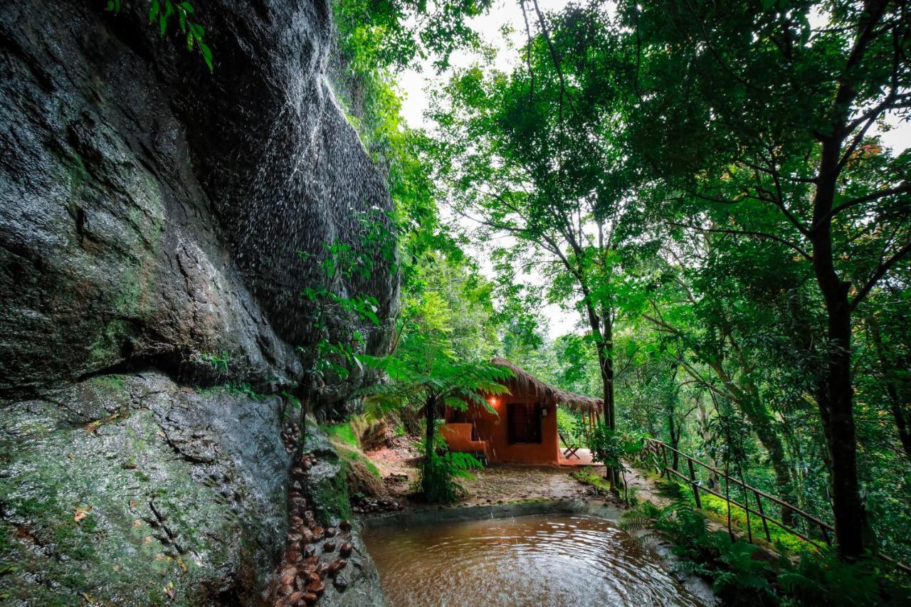 Golden Fern Resort Kanthalloor エクステリア 写真