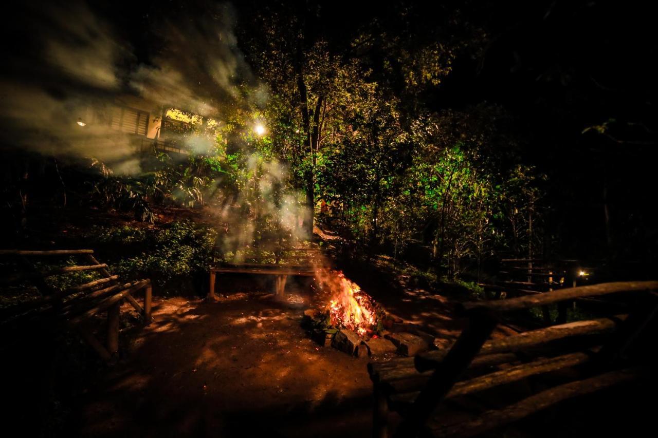 Golden Fern Resort Kanthalloor エクステリア 写真