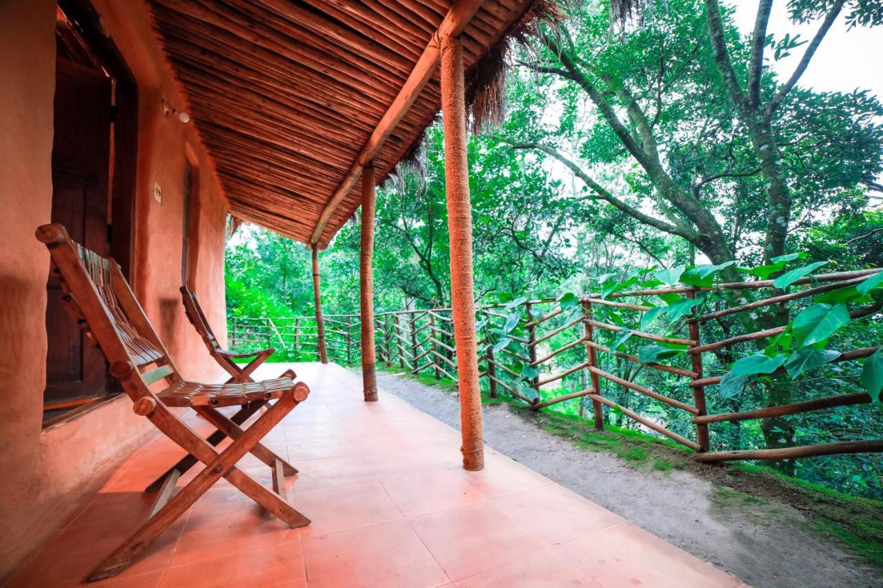 Golden Fern Resort Kanthalloor エクステリア 写真